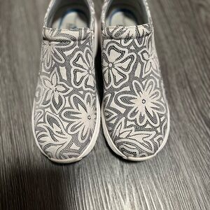 Nurse Mates Black and White Moccasins with Geometric Pattern